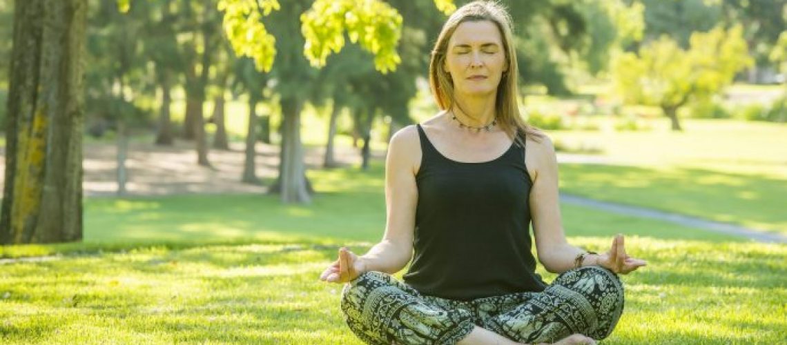 Lisa Fabry Nutrition & Yoga Therapy woman meditating in park